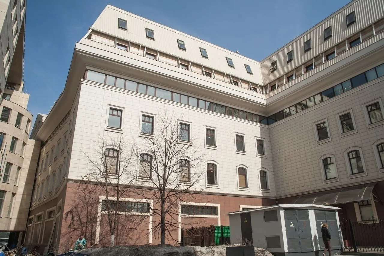 Здание со стороны двора